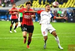 半岛体育官网-广东四川男篮比赛现场有观众撒钱