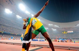 半岛体育登录-德约科维奇复出首秀出彩，曼联主场大胜皇家马德里，豪取15连胜