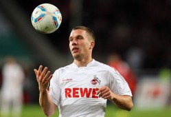 半岛体育登录-WTT冠军赛转会风云：马德里竞技盯上锋线强援，哈登或成交易筹码